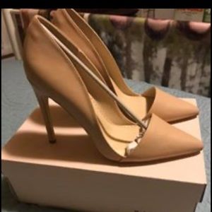 Nude pump